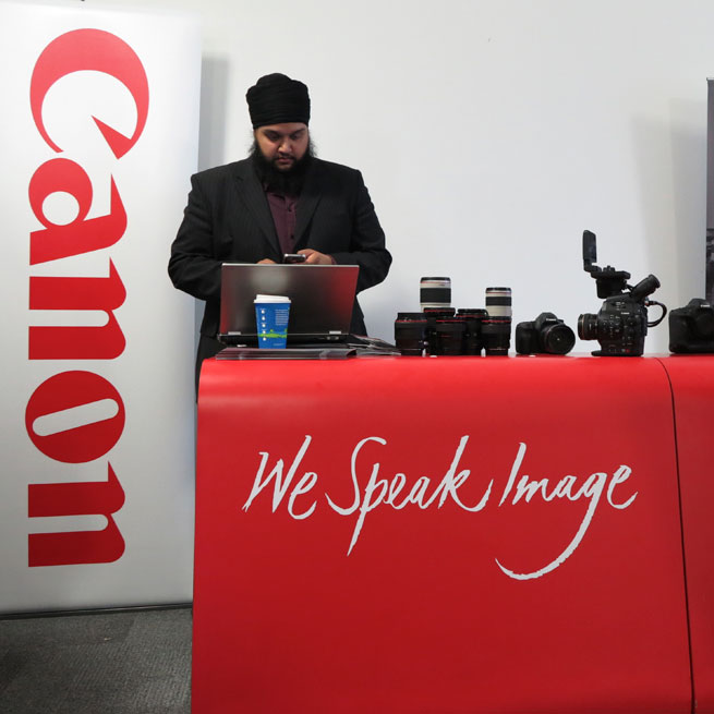 Canon-stand-Good